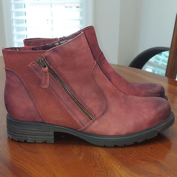 Earth Jordan Ankle Moto Bootie Distressed Red Wine Leather - Women 9.5 D - Picture 1 of 8